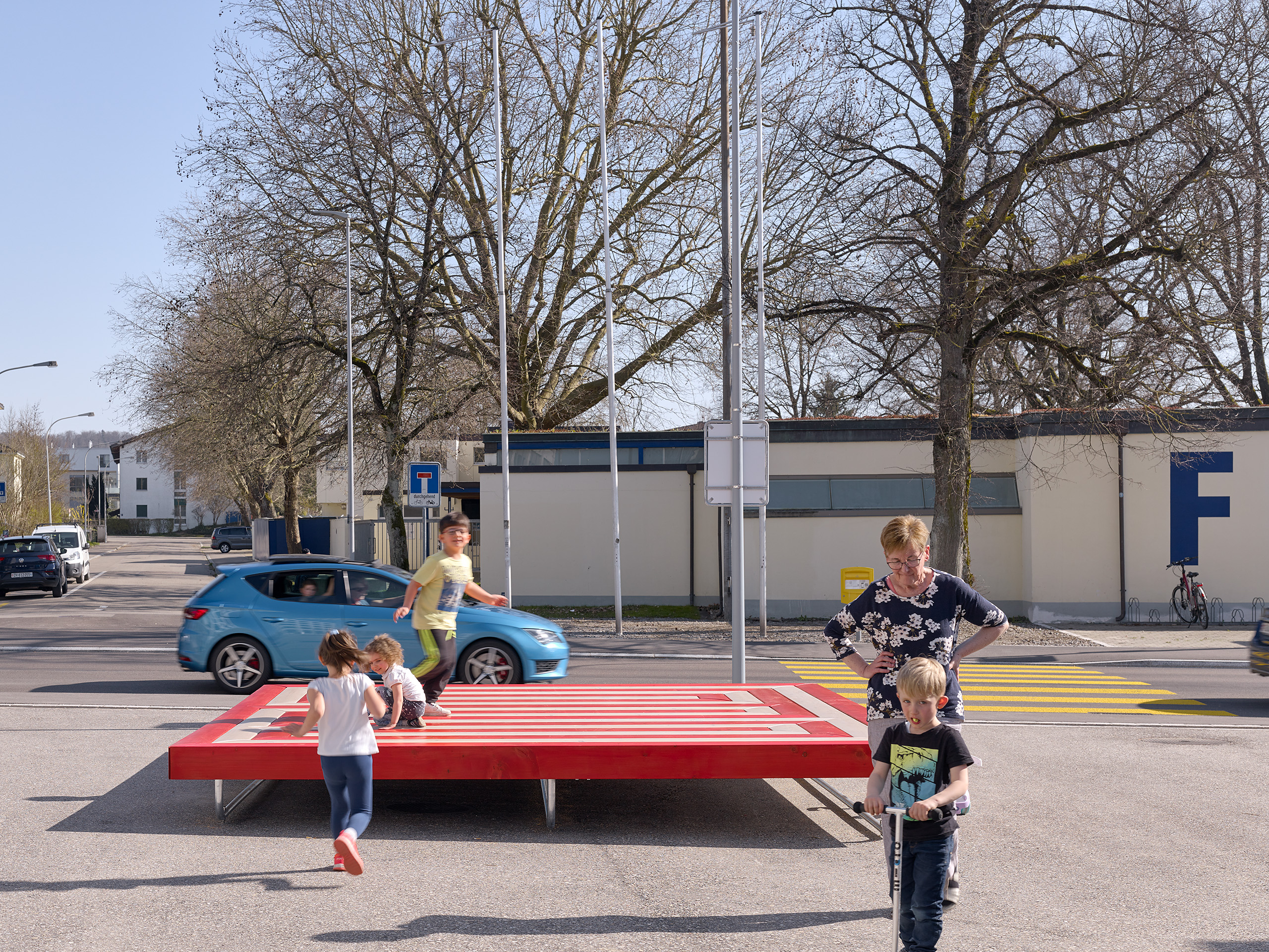 Farbsockel by Kerim Seiler